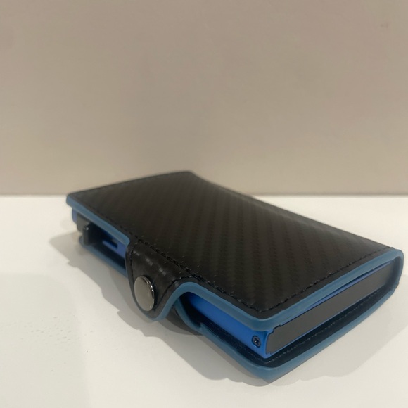 Smart Wallet ( Carbon Fiber ) - Picture 1 of 9